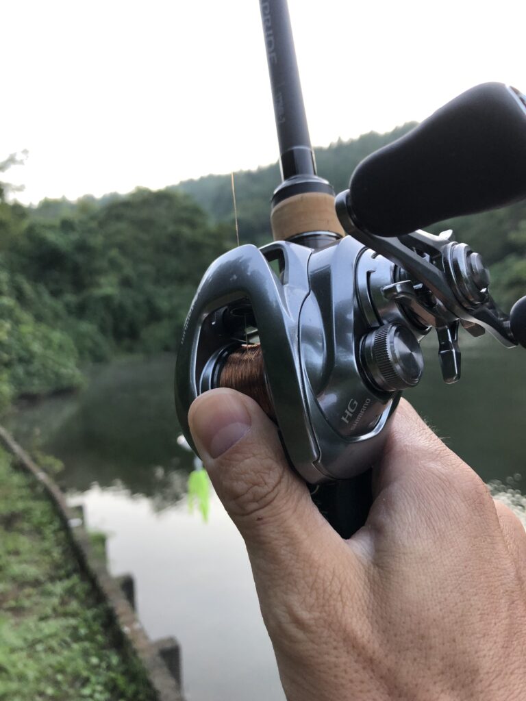 ダイソー　100均バス釣りルアー　ミノーモンスター